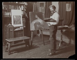 チャールズウィンターの彼のスタジオでの絵画、ニューヨーク、1907年（銀ゼラチンプリント） 作： Byron Company